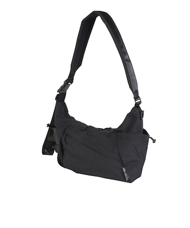 キウ（Kiu）ナイロン クロスボディ ショルダーバッグ K533-900