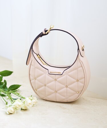 キルティングスタッズハーフムーンバッグ