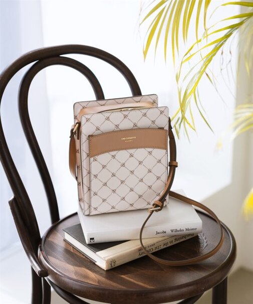 モノグラム　スクエアショルダーバッグ