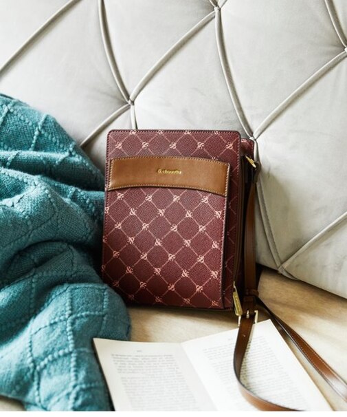 モノグラム　スクエアショルダーバッグ