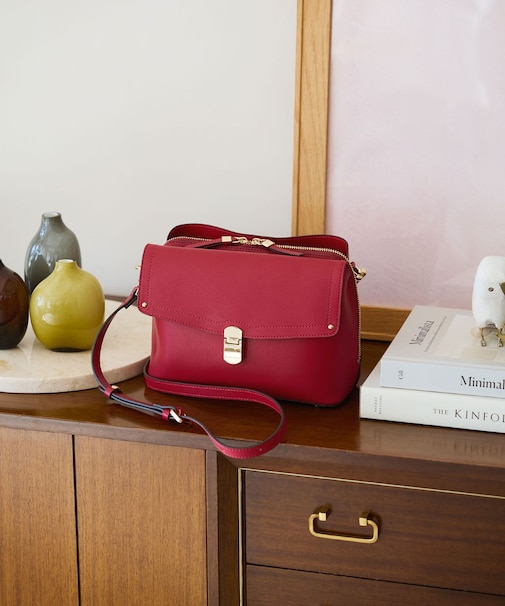 かぶせポケット合皮ショルダーバッグ