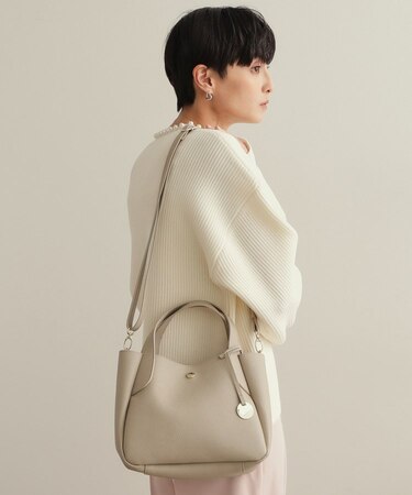 【軽量／2WAY】シュリンク合皮ラウンドフォルムミドルトートバッグ