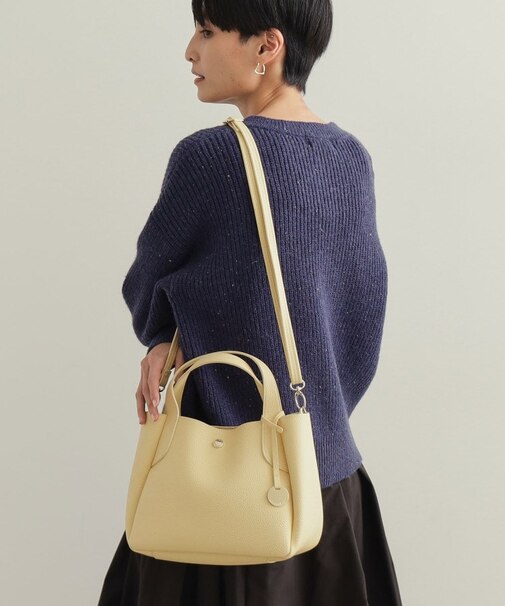 【軽量／2WAY】シュリンク合皮ラウンドフォルムミドルトートバッグ