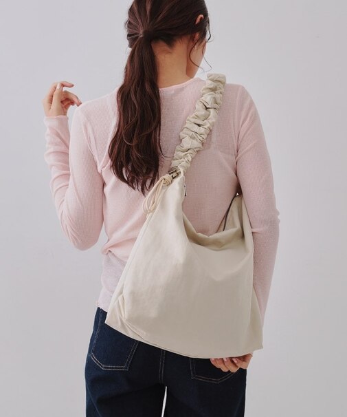 【2WAY／A4サイズ対応】ドロストギャザーフリルハンドルワンショルダーバッグ