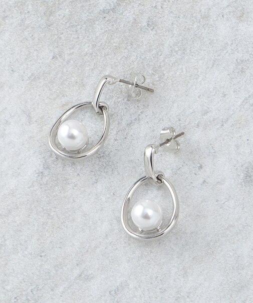 メタルオーバル×フェイクパールピアス