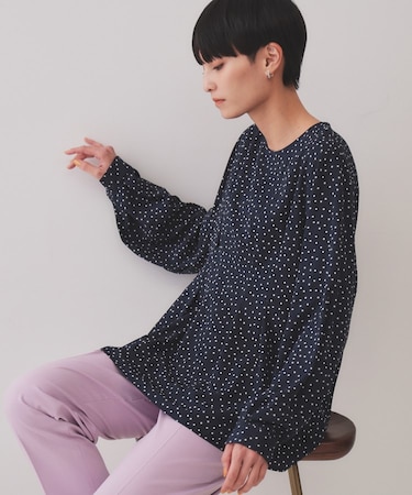 ドットプリントタックブラウス【洗濯機洗い可】