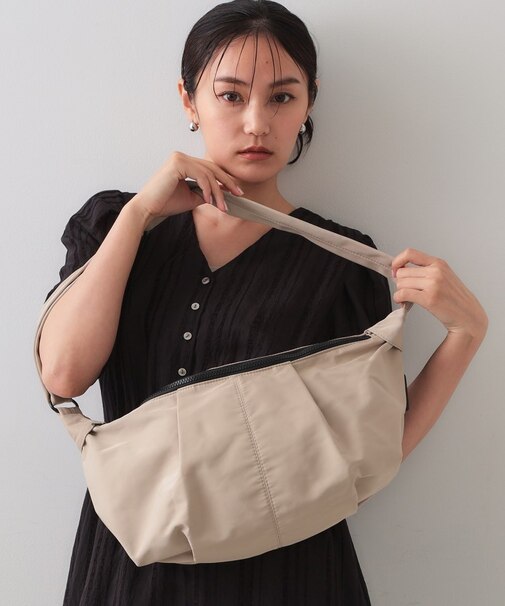 【2WAY】タックデザインミドルショルダーバッグ