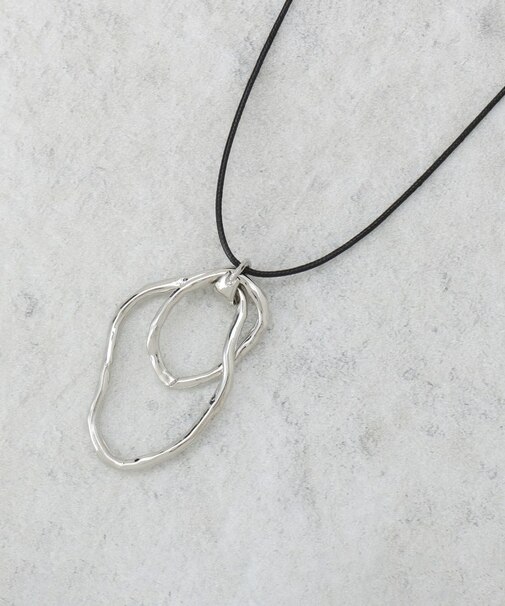 メタルリング×コードネックレス