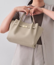 【軽量/2WAY/通勤対応】フロントベルトデザインミドルトートバッグ