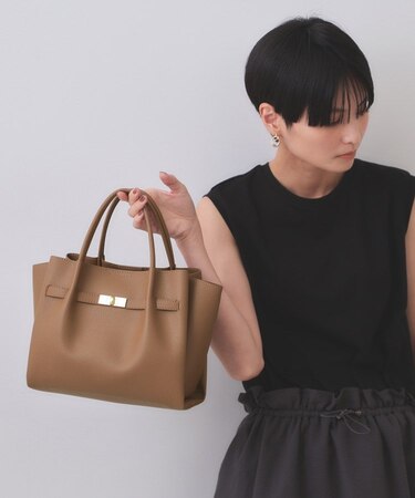 【軽量/2WAY/通勤対応】フロントベルトデザインミドルトートバッグ