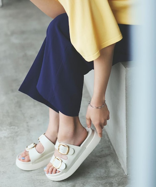 【軽量】ゴールドバックルフットベッドサンダル