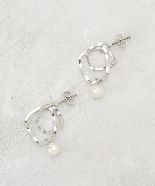 メタル×フェイクパールピアス