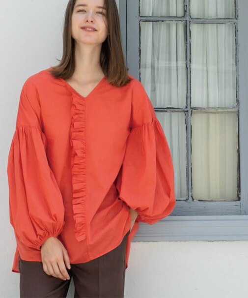 Vネックアシメフリルブラウス【洗濯機洗い可】