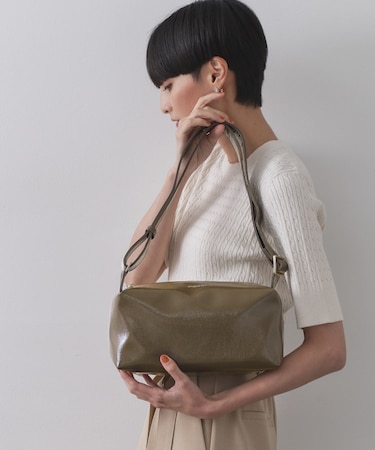 【2WAY】エナメルワイドスクエアボストンバッグ