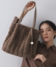 【A4サイズ対応／マチ付き】ストライプフェイクファートートバッグ