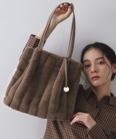 【A4サイズ対応／マチ付き】ストライプフェイクファートートバッグ