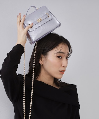 シャイニー合皮スクエアデザインチェーンミニショルダーバッグ
