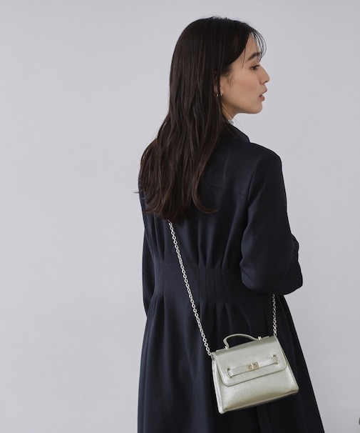 シャイニー合皮スクエアデザインチェーンミニショルダーバッグ