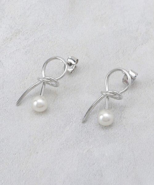 ねじれメタルフェイクパールピアス｜オペーク ドット クリップの通販
