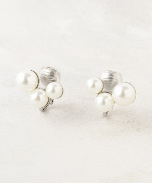 3フェイクパールイヤリング