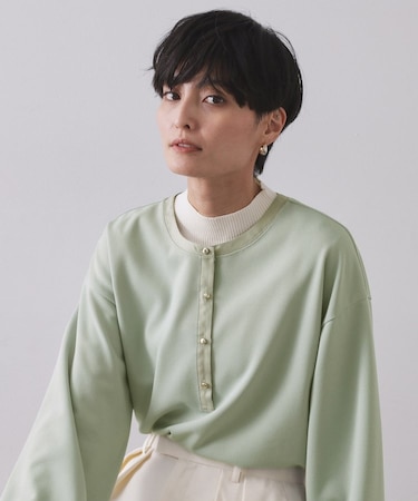 サテン使いヘンリーネックトップス【洗濯機OK】