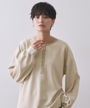 サテン使いヘンリーネックトップス【洗濯機OK】