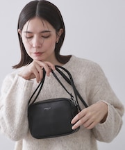 シュリンク合皮スクエアミニショルダーバッグ【軽量／長さ調整可能】