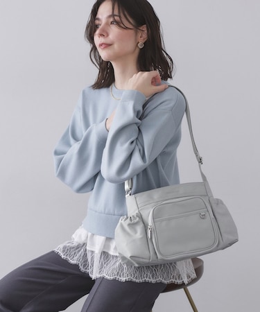 フロントポケット3層デザインショルダーバッグ【マルチポケット】