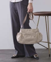 フロントポケット3層デザインショルダーバッグ【マルチポケット】