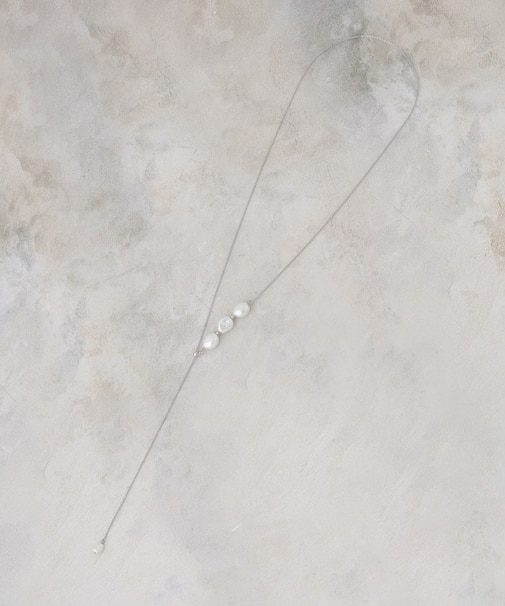 3連パール調ビーズデザインネックレス