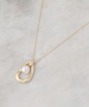 大ぶりメタルしずく×フェイクパール ネックレス