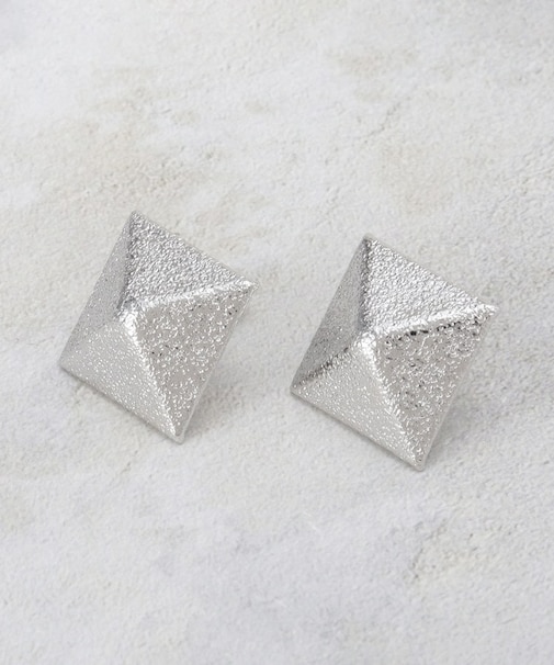 立体デザインピアス