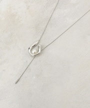 U字メタル×フェイクパール ロングスライドネックレス