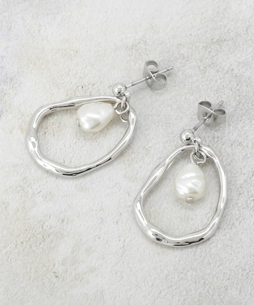 メタル×フェイクパールスイングデザインピアス