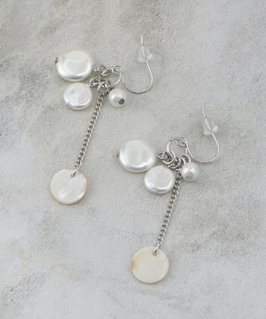 フェイクパールしゃらしゃらピアス