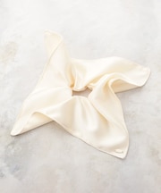 スクエアデザインサテンシュシュ