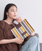 デザインハンドルマルチストライプミドルトート