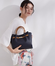 【軽量/2WAY/通勤対応】フロントベルトデザインミドルトートバッグ