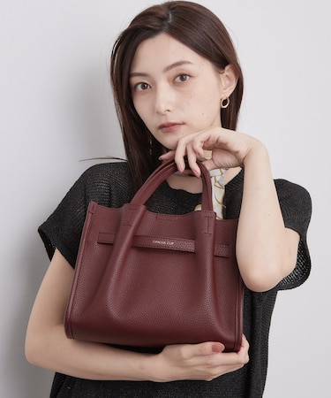 【軽量／2WAY／通勤対応】スクエアデザインミドルトートバッグ