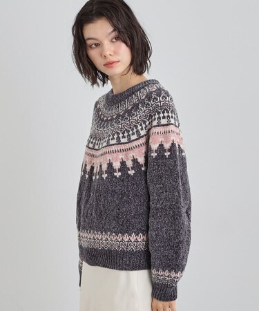 上品さと少しの遊び心を モール求心柄ニット