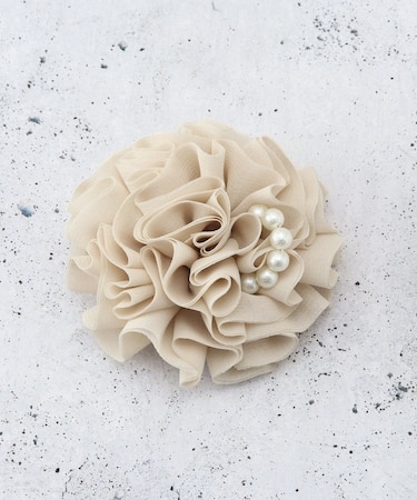 パール調付きコサージュ