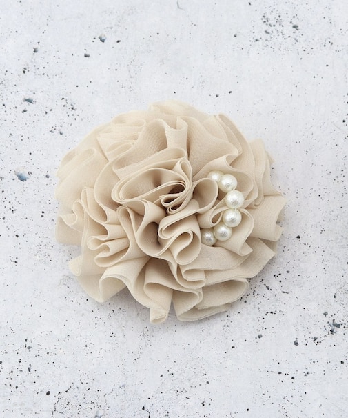 パール調付きコサージュ