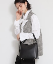 ロゴベルトレザー調ミドルバッグ