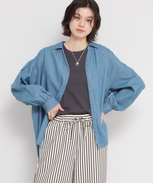 【後ろ姿もサマになる】バックシャーリングシャツ