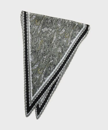 プリーツスカーフ