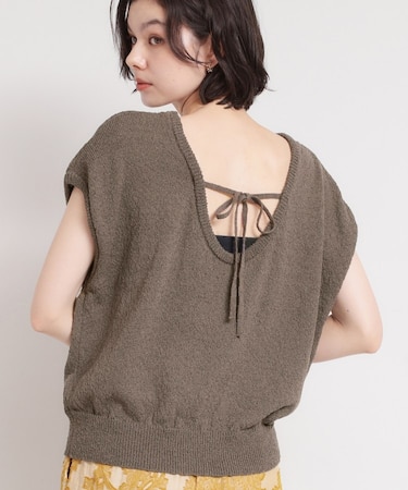 さりげない抜け感 ペーパーヤーン風ニット