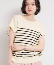 さりげない抜け感 ペーパーヤーン風ニット