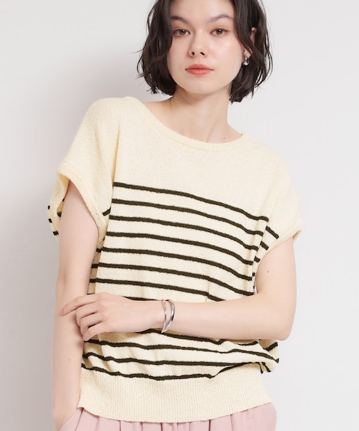 さりげない抜け感 ペーパーヤーン風ニット