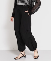 表情を変えられる2WAY 裾ドロストワークパンツ