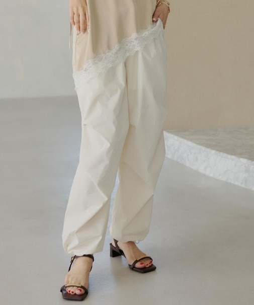 表情を変えられる2WAY 裾ドロストワークパンツ